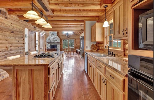 Burnet Cabina | EHAD RANCH 3-bedroom cabin in the Hill Country of Texas