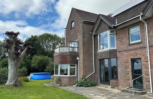 Charlton Marshall Casa | Large Family Home 23 min to Beach and New Forest