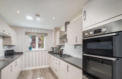 Wokingham Casa | Spacious, Modern Townhouse I Pass The Keys