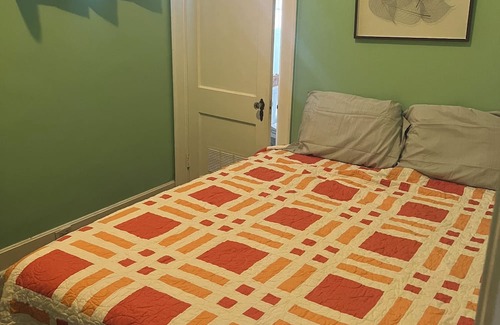 Maysville Apartamento | Cozy 1-bedroom apartment in Maysville right in the entertainment district.