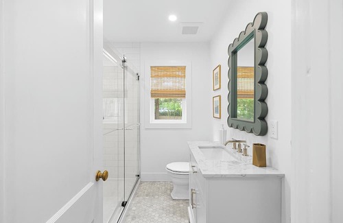 Sag Harbor Cabaña | little Cottage on Cove Charming 2-bedroom in soothing Sag Harbor with WiFi, AC