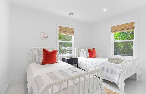 Sag Harbor Cabaña | little Cottage on Cove Charming 2-bedroom in soothing Sag Harbor with WiFi, AC