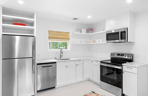 Sag Harbor Cabaña | little Cottage on Cove Charming 2-bedroom in soothing Sag Harbor with WiFi, AC