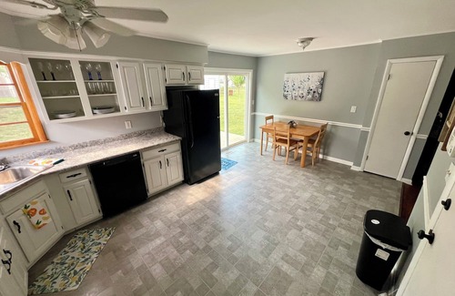 Oakhurst Casa | Charming 2-bedroom house in beautiful Tulsa with AC, WiFi