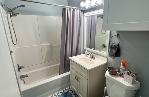 Oakhurst Casa | Charming 2-bedroom house in beautiful Tulsa with AC, WiFi