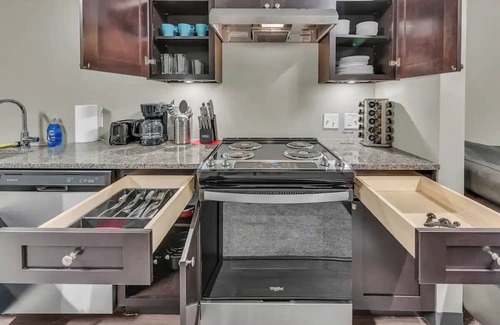 Waldron Apartamento | Urban Chic Loft Near Airport with High-Speed WiFi