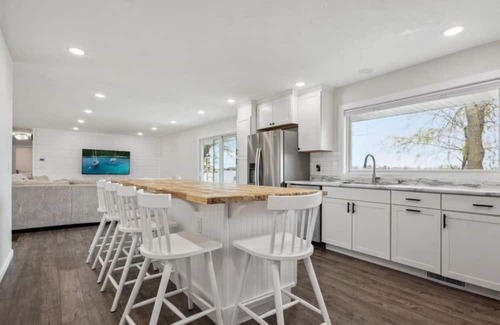Brandt Cabina | Shady Beach Retreat at Lake Cochrane - Gary, SD