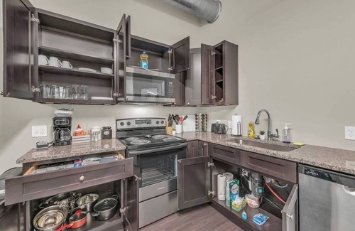 Waldron Apartamento | Sleek, modern loft minutes from Airport, FAST WiFi