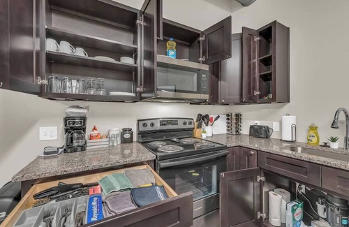 Waldron Apartamento | Sleek, modern loft minutes from Airport, FAST WiFi