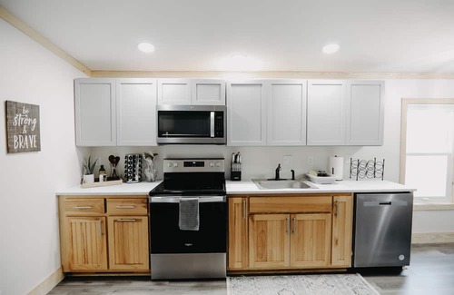 Elizabethtown Casa | NEW LISTING! Ranch Retreat Haven: Spacious 3BR Guest House by RedAwning