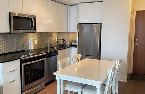 Humber Bay Shores Condominio | 1 Bedroom condo with stunning view of lakeshore