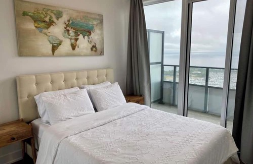 Humber Bay Shores Condominio | 1 Bedroom condo with stunning view of lakeshore