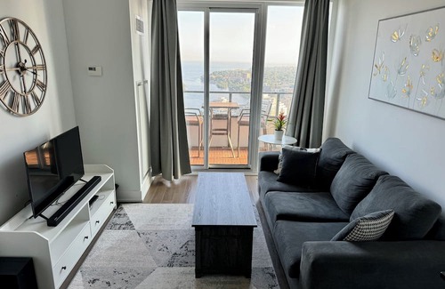 Humber Bay Shores Condominio | 1 Bedroom condo with stunning view of lakeshore
