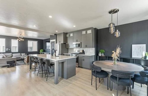 American Fork Casa | New! Onyx Oasis | 2 Car Garage | TV | Central