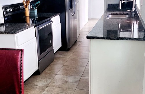 Northwest Orlando Casa | Spacious home with extra large pool, water falls and centraly located.nn