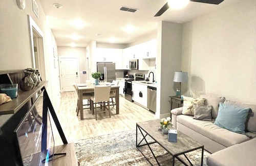 Palmetto Apartamento | Cozy 1-bedroom w/sofa bed, WiFi, pool, and fitness rm in enjoyable Palmetto FL.