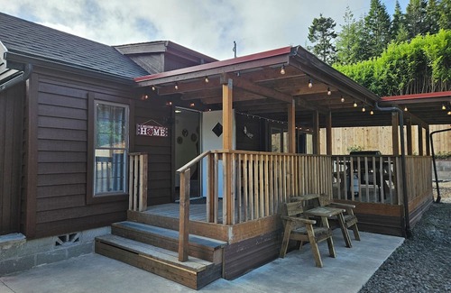 Lakeside Cabaña | So much to enjoy at this 2-bedroom cottage in Charming Lakeside.