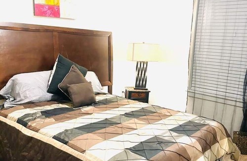 Texas City Casa | The Lakeside Layover w/Pool/Parking/WiFi Pkg