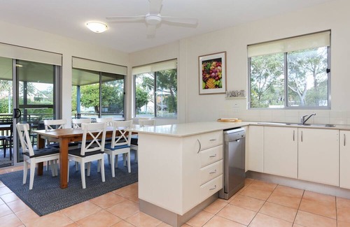 Hawks Nest Casa | Lovely Pet Friendly Beach House