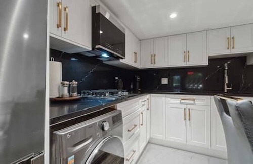 Upper Lonsdale Casa | Modern & Cozy 1BR suite in NV
