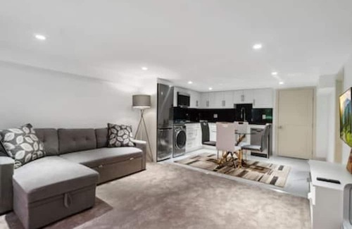 Upper Lonsdale Casa | Modern & Cozy 1BR suite in NV