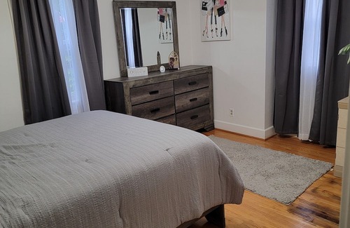 Portsmouth Casa | Charming 2-bedroom house in Portsmouth with Wi-Fi, AC, Pool, and pool table.