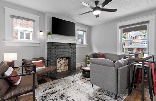 Weinland Park Casa | 5 bedroom/2bath OSU Game day HQ, 5 Parking Spots, Game room, BIG yard, Dogs ok