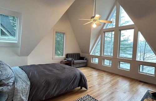 Sutton Casa | Waterfront Creative Retreat
