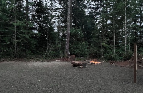 West Hills Alquiler De RV | Marvelous camp near Rocky Brook Falls - Brook