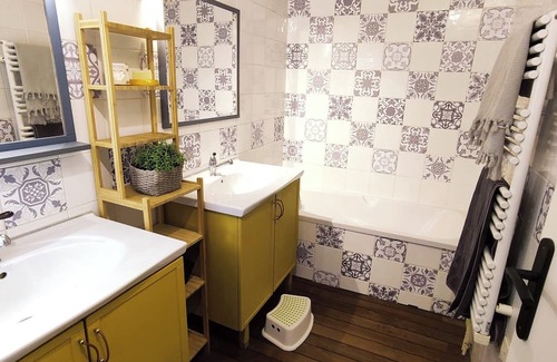 Coteaux Ouest Apartamento | Bamboo and Cherry Apartment 5 minutes from downtown!