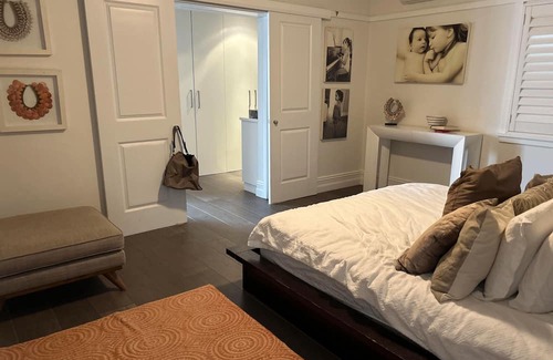 Cremorne Apartamento | Modern, private garden apartment. 5 mins from beach. Pet friendly!