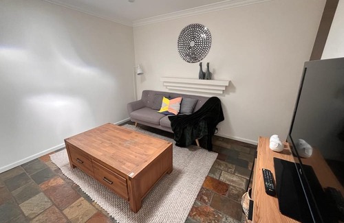 Old Toongabbie Casa | Duplex House In Toongabie Near The Hills Area