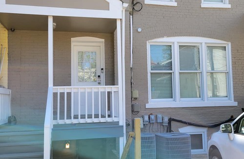 16th Street Heights Casa | Spacious 5-bedroom townhome in beautiful Washington with fitness room, WiFi