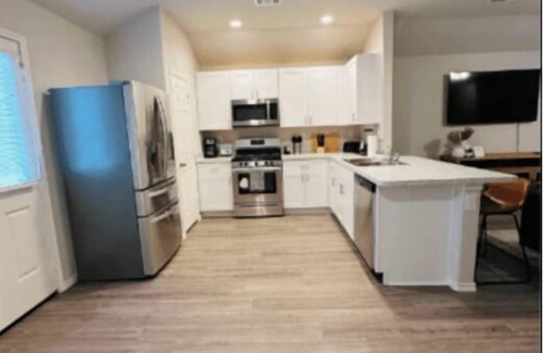 Texas City Casa | Cozy 3 bedroom house with 6 beds, parking, Wi-Fi, pet friendly
