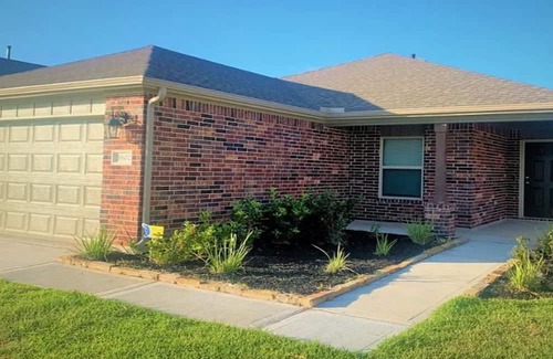 Texas City Casa | Cozy 3 bedroom house with 6 beds, parking, Wi-Fi, pet friendly