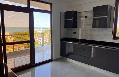 Mombasa Apartamento | Penthouse Livin’: Luxury Penthouse with Stunning Ocean Views & Modern Design