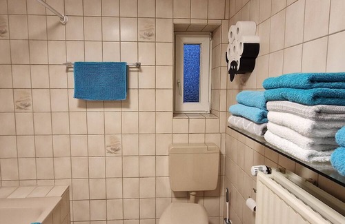 Aventoft Apartamento | Apartment 'Ferienwohnung Sort Sol' with Shared Terrace, Shared Garden and Wi-Fi
