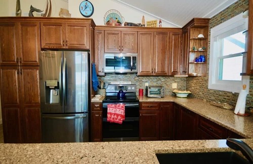 Sea Isle City Casa | Spacious 4-br townhome with front & back water views, in charming Sea Isle City