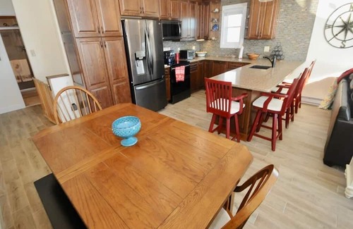 Sea Isle City Casa | Spacious 4-br townhome with front & back water views, in charming Sea Isle City