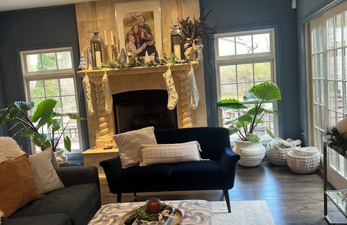 Naperville Casa | LivGolf Tournament-Large home walkable to downtown Naperville near Bolingbrook