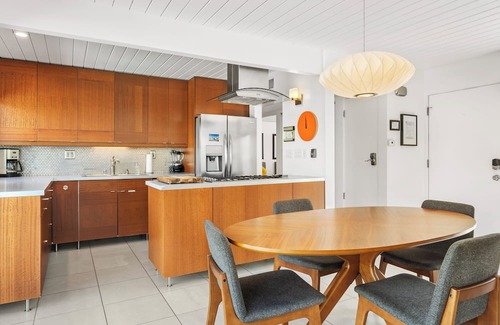 Sunmor Casa | Alexander Escape – Showpiece 3 BDR w/Private Pool, 5 Min to Downtown