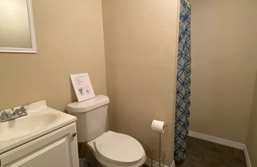 Cedar Hills Cabina | Cozy cabin with 1 bedroom and WiFi, AC in charming Jacksonville