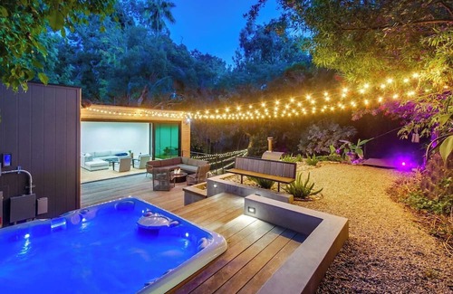 Fire Mountain Casa | A Zen Paradise - With Hot Tub and Pizza Oven