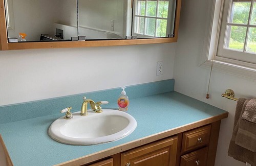 Isle La Motte Apartamento | Lovely 2-bedroom apartment in Isle La Motte with WiFi, AC