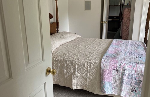 Isle La Motte Apartamento | Lovely 2-bedroom apartment in Isle La Motte with WiFi, AC