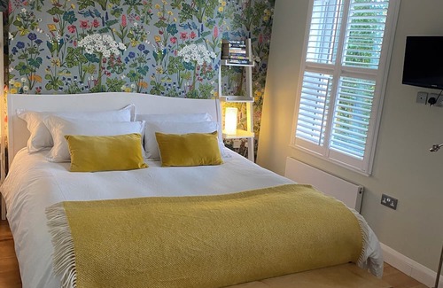 Dulwich Casa | Large ensuite bedroom