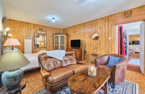 Saint-Martin-en-Vercors Apartamento | Apartment 'Gte Edelweiss' with Mountain View, Private Terrace and Wi-Fi
