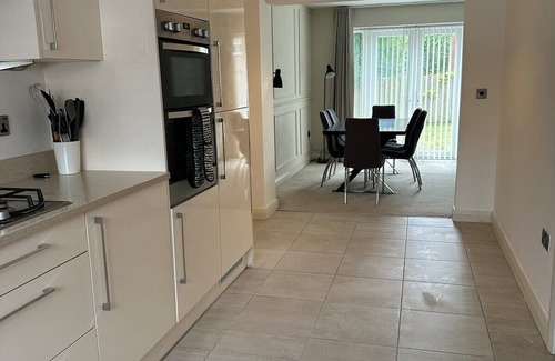 Llandudno Junction Casa | Stylish Family 3 bedroom home