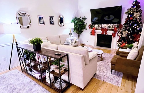 Manassas Casa | NEW LISTING! Historic District Magic Hideaway by RedAwning