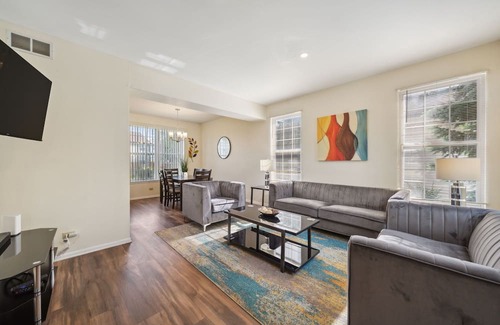 Fox Valley Casa | Plainfield Rental - Metcalf Ctn